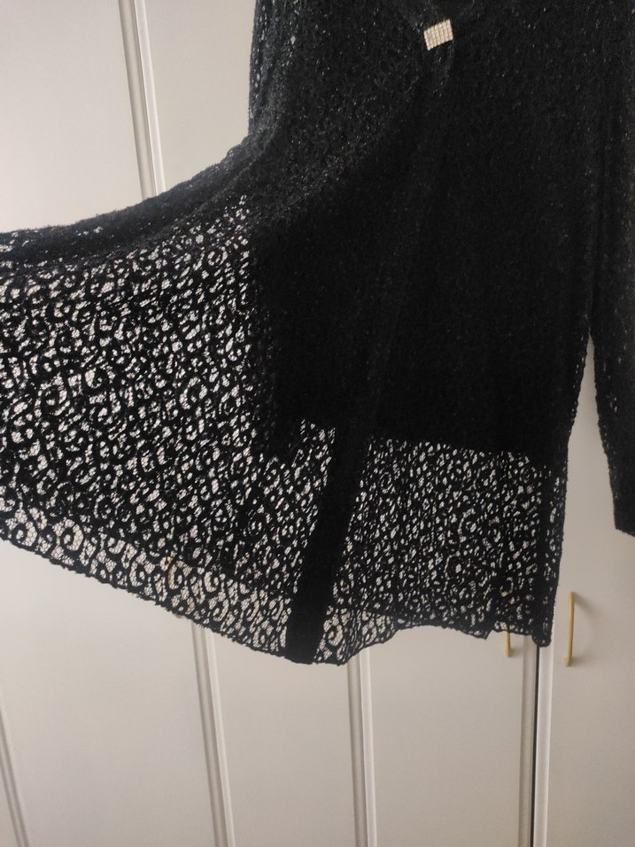 Siyah güpur dantel Detaylı V Yaka Uzun Kollu Bluz - Görsel 5