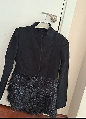 Zara Mont