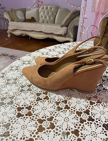 Shoes & More Sivri burun dolgu topuk