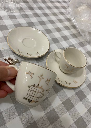 Beyaz ve gri desenli porselen fincan takımı - Görsel 2