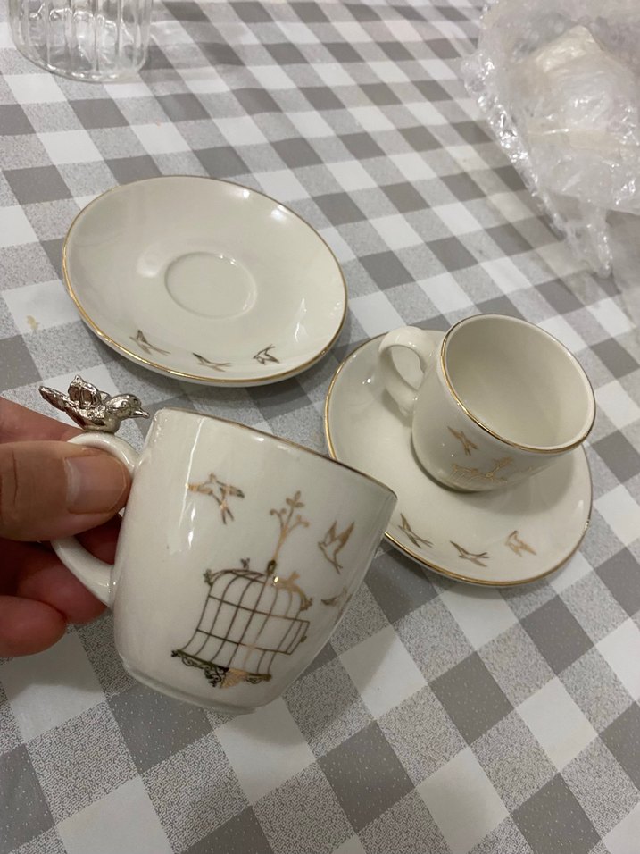 Beyaz ve gri desenli porselen fincan takımı - Görsel 2