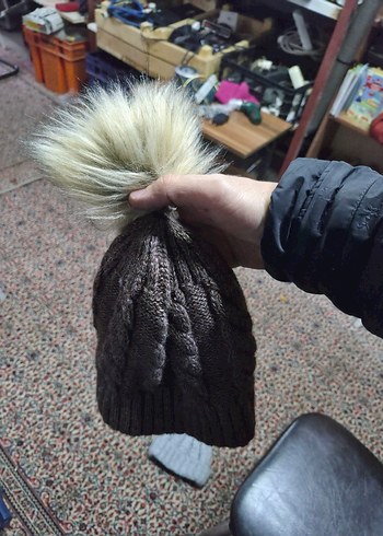 45.Kadın Gri Örgü Ponponlu Bere 2 adet - Görsel 4