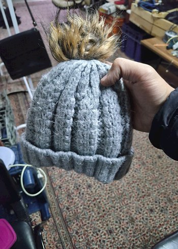 45.Kadın Gri Örgü Ponponlu Bere 2 adet - Görsel 2