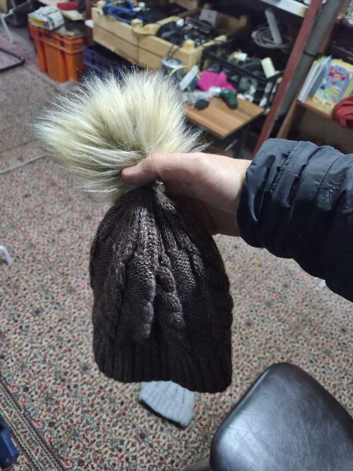 45.Kadın Gri Örgü Ponponlu Bere 2 adet - Görsel 4