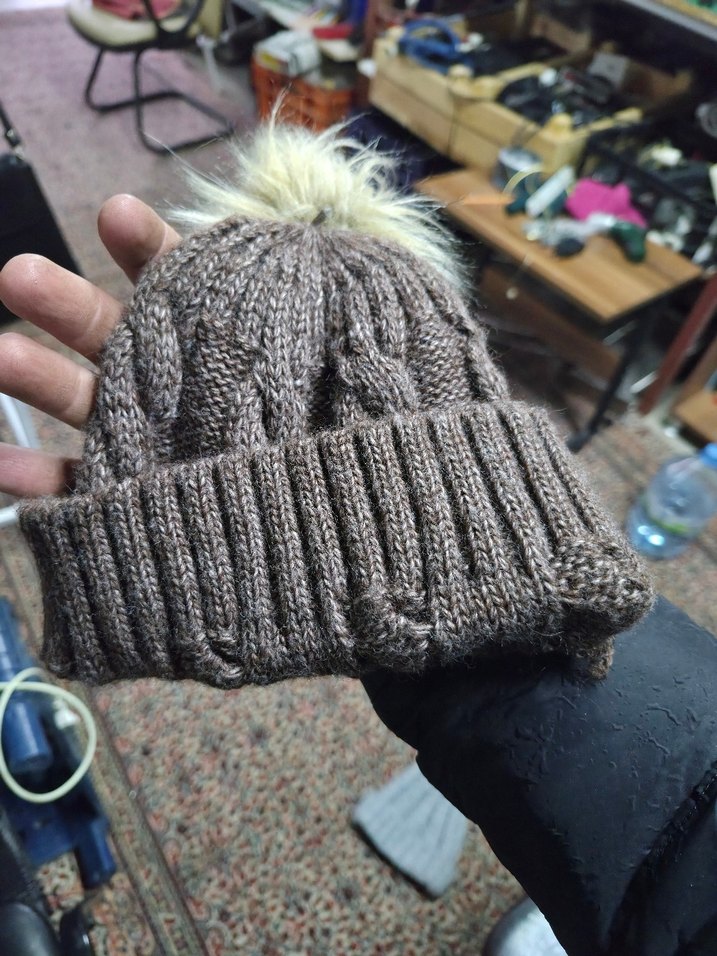 45.Kadın Gri Örgü Ponponlu Bere 2 adet - Görsel 3