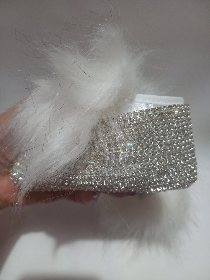 Taç Detaylı Beyaz Suni Kürklü Bebek Ayakkabısı - Görsel 2