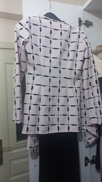 Stradivarius Blazer ceket beyaz , siyah desenli