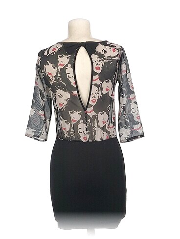32 Beden PreLoved Kısa Elbise %70 İndirimli.