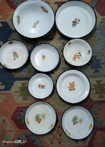Beyaz Çiçek Desenli Emaye Yemek Kapları
