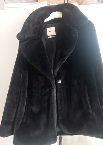 Siyah Yakalı Kadın Midi Peluş Mont