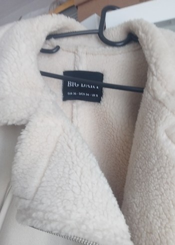 Beyaz Kısa Peluş Kadın Mont