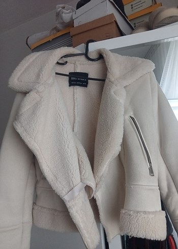 36 Beden Beyaz Kısa Peluş Kadın Mont