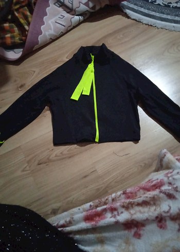 Siyah Yüksek Yakalı Fermuarlı Eşofman Üstü - Görsel 2