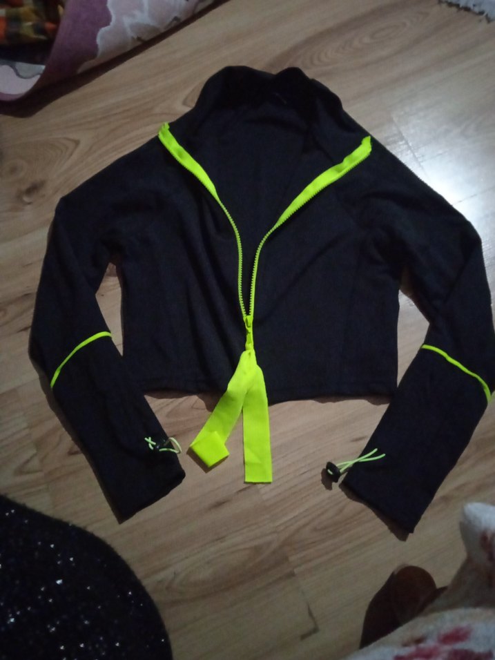 Siyah Yüksek Yakalı Fermuarlı Eşofman Üstü - Görsel 4