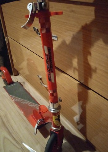 Beden Kırmızı Ferrari Model Scooter Seti