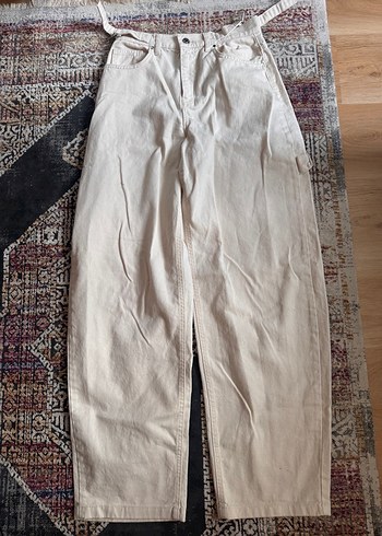 Beyaz Pamuklu Bol Kesim Kemerli Kadın Kot Pantolon