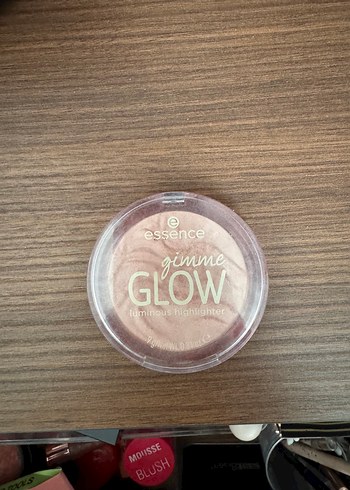 Essence Gimme Glow Işıltılı Aydınlatıcı