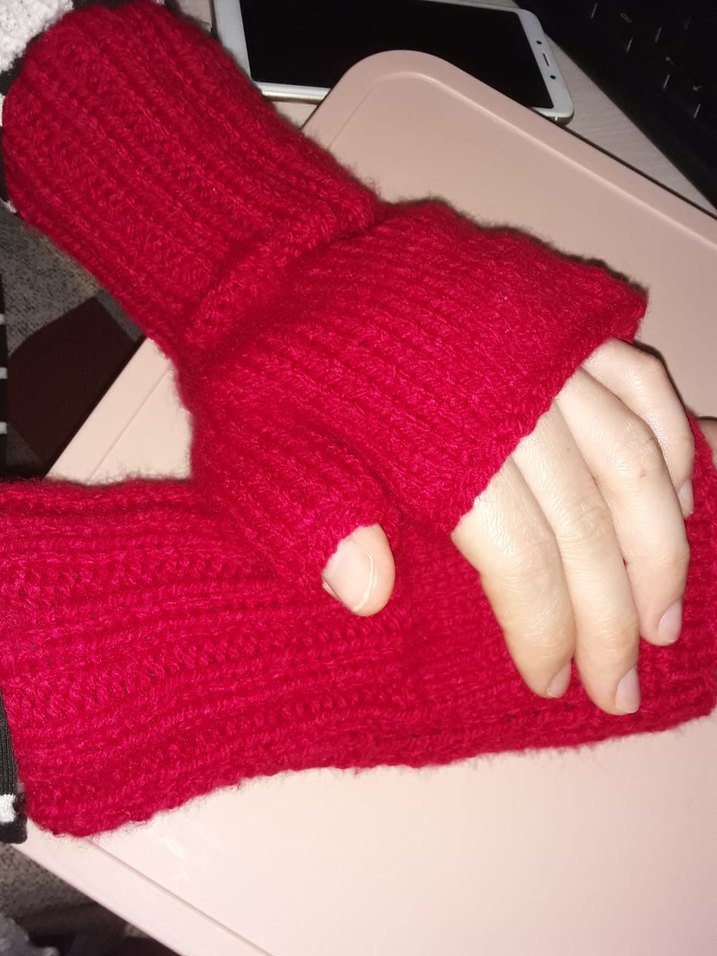Kırmızı Örgü Parmaksız Kadın Eldiveni - Görsel 2