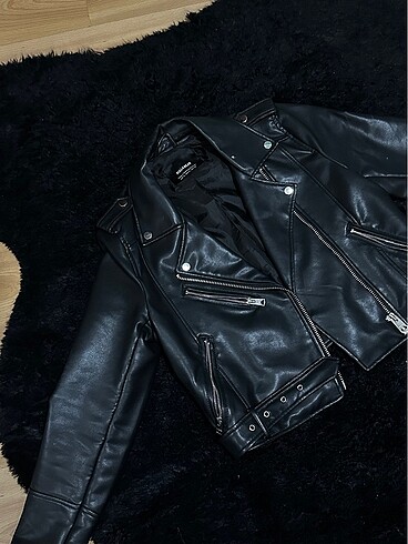 m Beden siyah Renk PULL AND BEAR DERİ CEKET