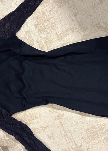 Dantel Detaylı Siyah V Yaka Midi Elbise - Görsel 2