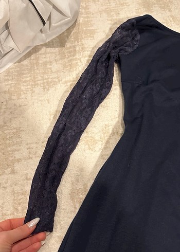 Dantel Detaylı Siyah V Yaka Midi Elbise - Görsel 3