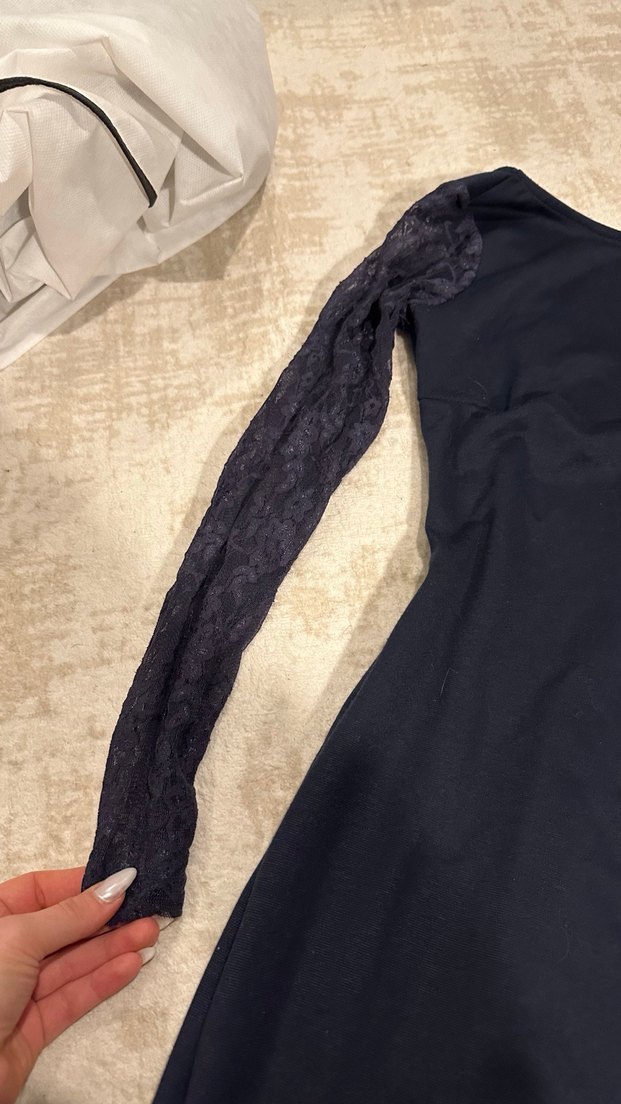 Dantel Detaylı Siyah V Yaka Midi Elbise - Görsel 3