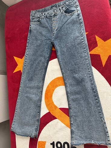 Dügmeli jean