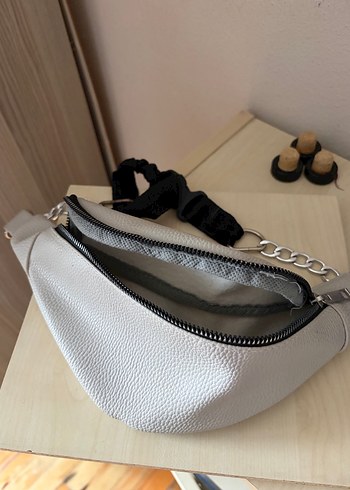 Beyaz Deri Kemerli Kadın Çapraz Çanta - Görsel 2