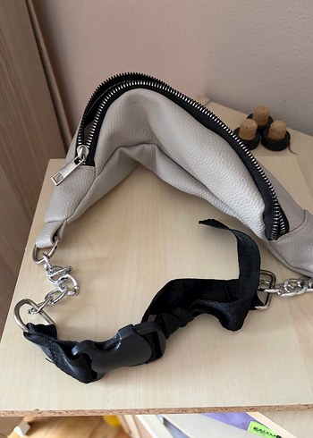 Beyaz Deri Kemerli Kadın Çapraz Çanta - Görsel 3