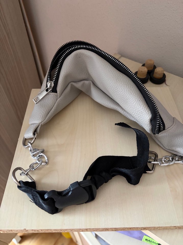 Beyaz Deri Kemerli Kadın Çapraz Çanta - Görsel 3