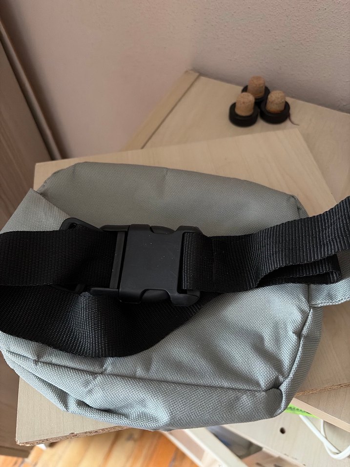 Gri Bel Çantası M West Logolu - Görsel 2