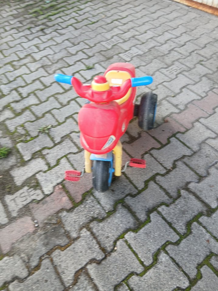 Renkli Kırmızı Üç Tekerlekli Bisiklet - Görsel 2