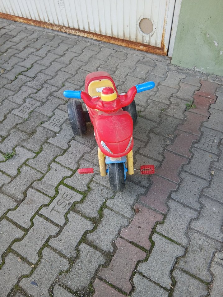 Renkli Kırmızı Üç Tekerlekli Bisiklet - Görsel 4