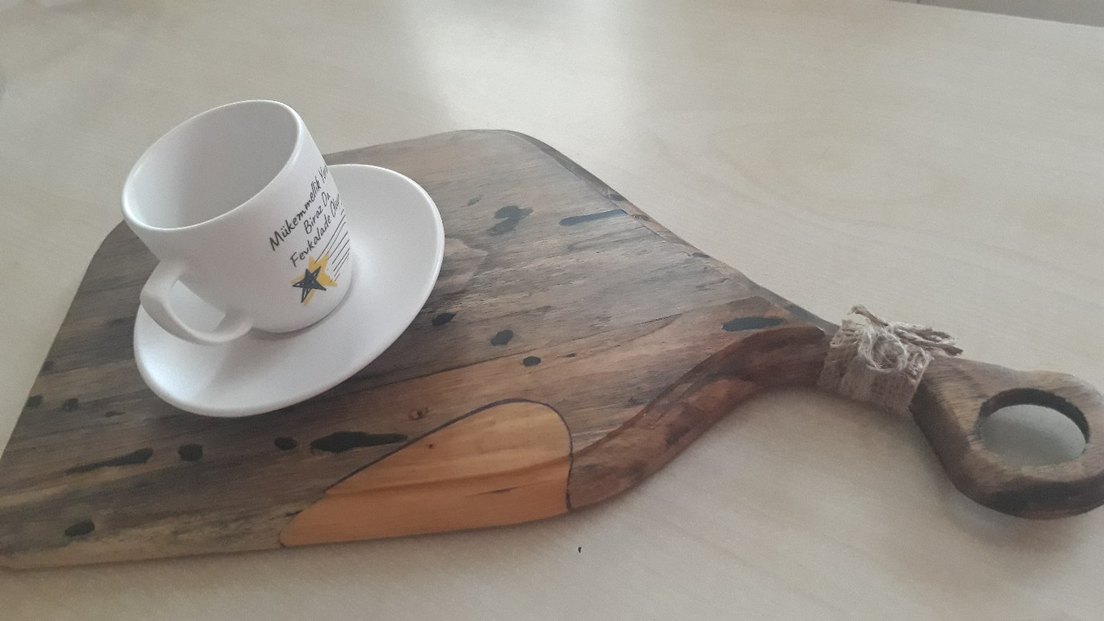 Beyaz Seramik Fincan ve Ahşap Altlık Seti - Görsel 5