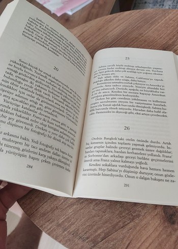 Beden Varolmanın Dayanılmaz Hafifliği - Milan Kundera