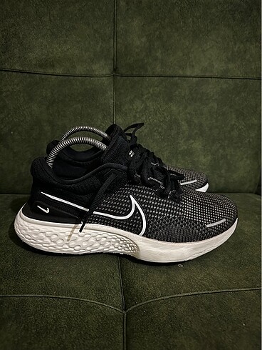 42 Beden siyah Renk Nike zoomx