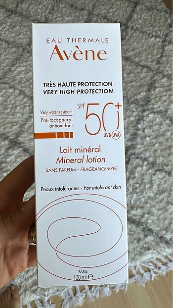 Avene 50 SPF güneş kremi 100ml