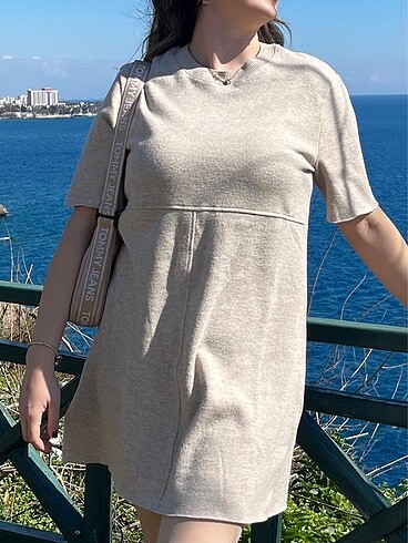 Zara ZARA ETİKETİ ÜZERİNDE ELBİSE