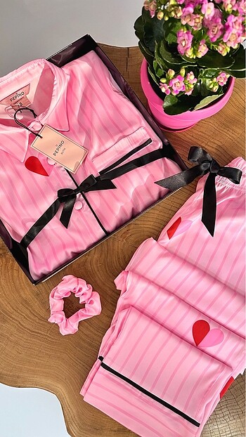 Victoria s Secret İpek saten pijama takımı