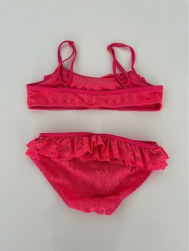 Diğer kız çocuk bikini