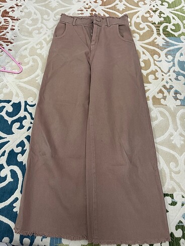 Pembe pantolon