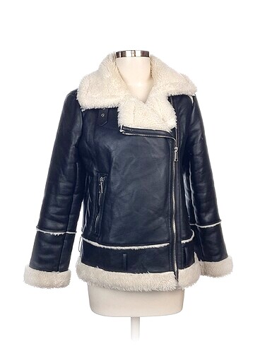 Stradivarius Mont %70 İndirimli.