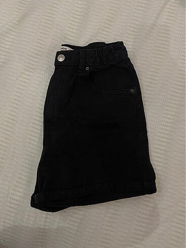 36 Beden siyah Renk Pull&bear mom şort 36 beden soluk siyah
