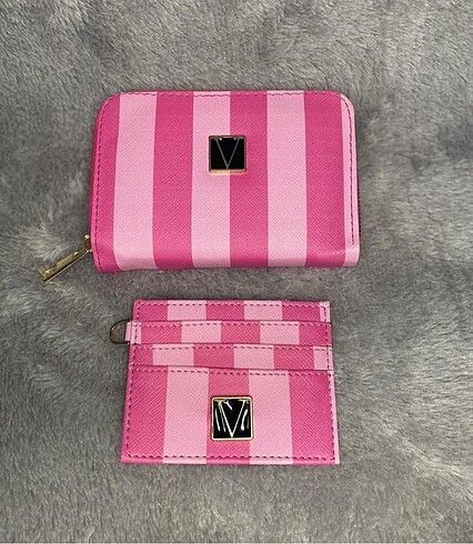 V.S cüzdan kartlık set 0 etiketli - Görsel 2