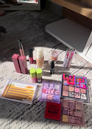 Pembe Tonlarda Makyaj Ürünleri Seti - Görsel 2