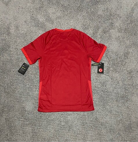 Nike Milli takım forma etiketli
