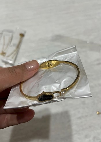 Klasik Şıklık Altın Renk Minimalist Çelik Bileklik - Görsel 2