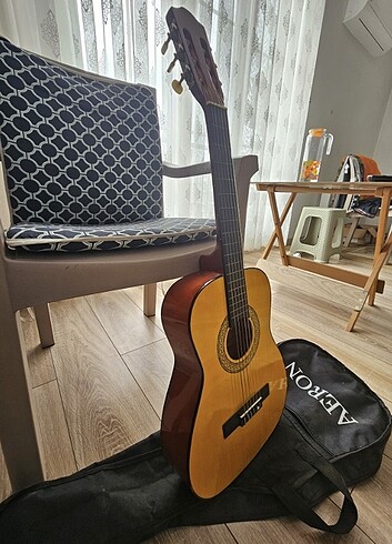 Beden Renk Sıfır klasik gitar