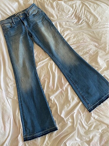 bell bottom low rise jean