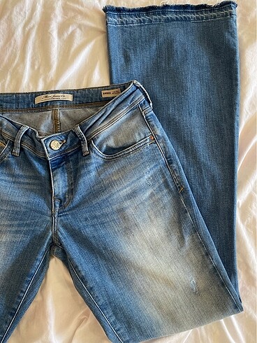 27 Beden bell bottom low rise jean